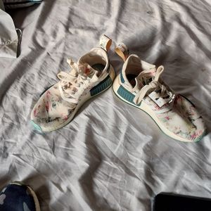 Adidas nmds r1 size 5 .5 women water color